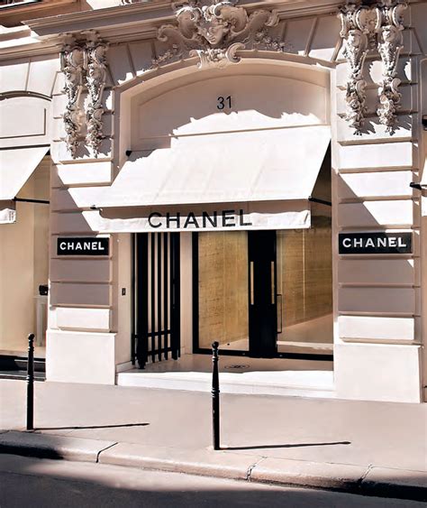 rivenditore chanel bari|Negozi CHANEL nella città metropolitana di Bari .